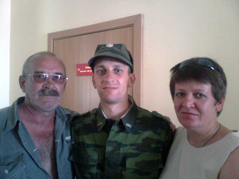 Михаил Банников с родителями